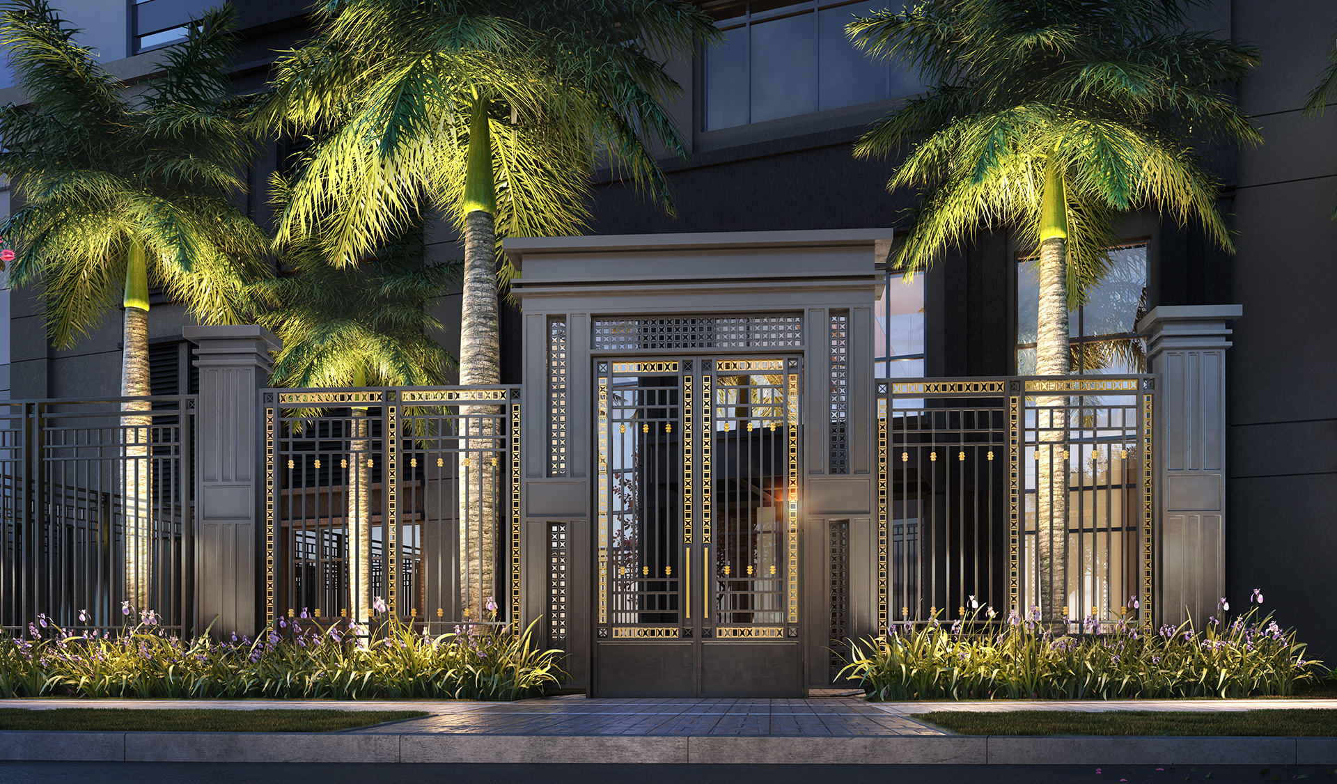 Portão de entrada ornamentado e iluminado de um edifício, ladeado por palmeiras altas e vegetação baixa, com a fachada escura do prédio ao fundo, à noite.